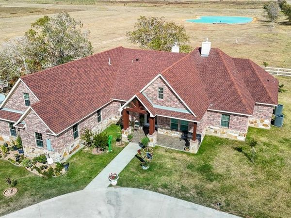 1093 Sunderman Road, Alleyton, TX 78935