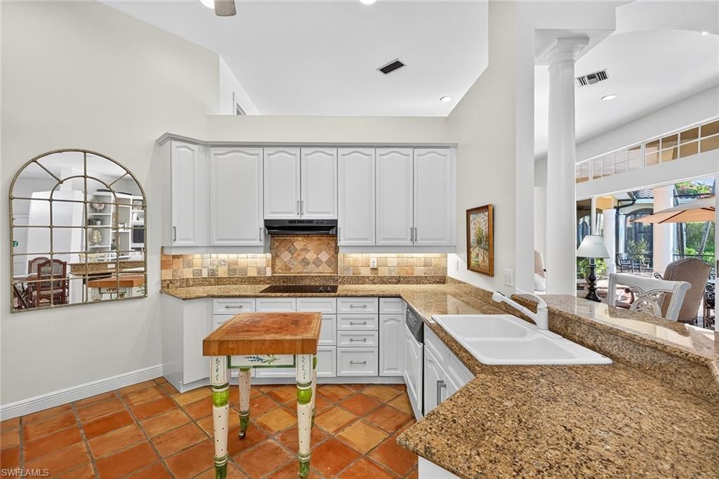 556 Eagle Creek Dr, Naples, FL 34113 Photo