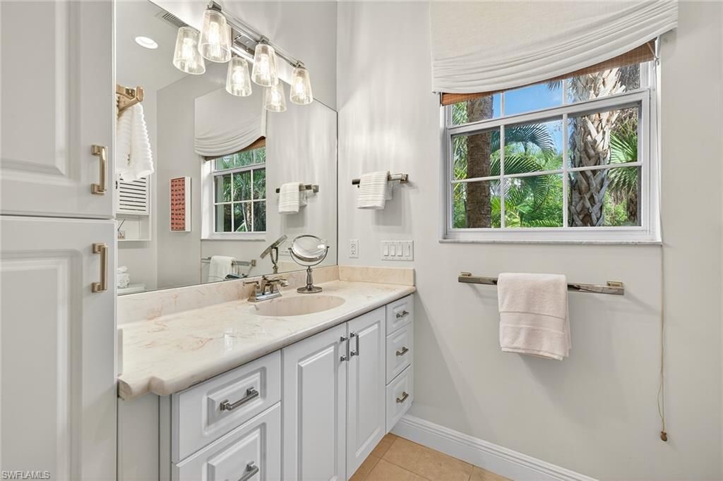 556 Eagle Creek Dr, Naples, FL 34113 Photo