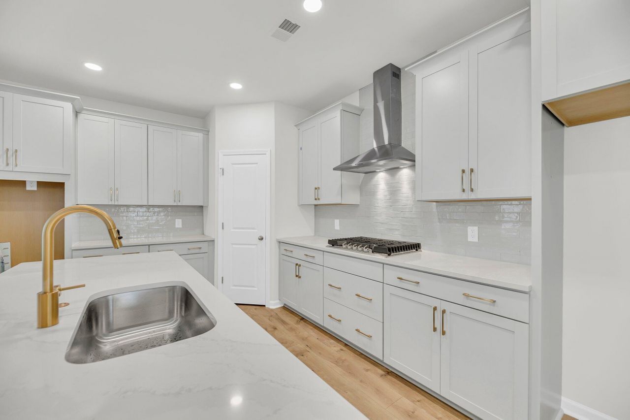 4 Cantona Drive Photo 9