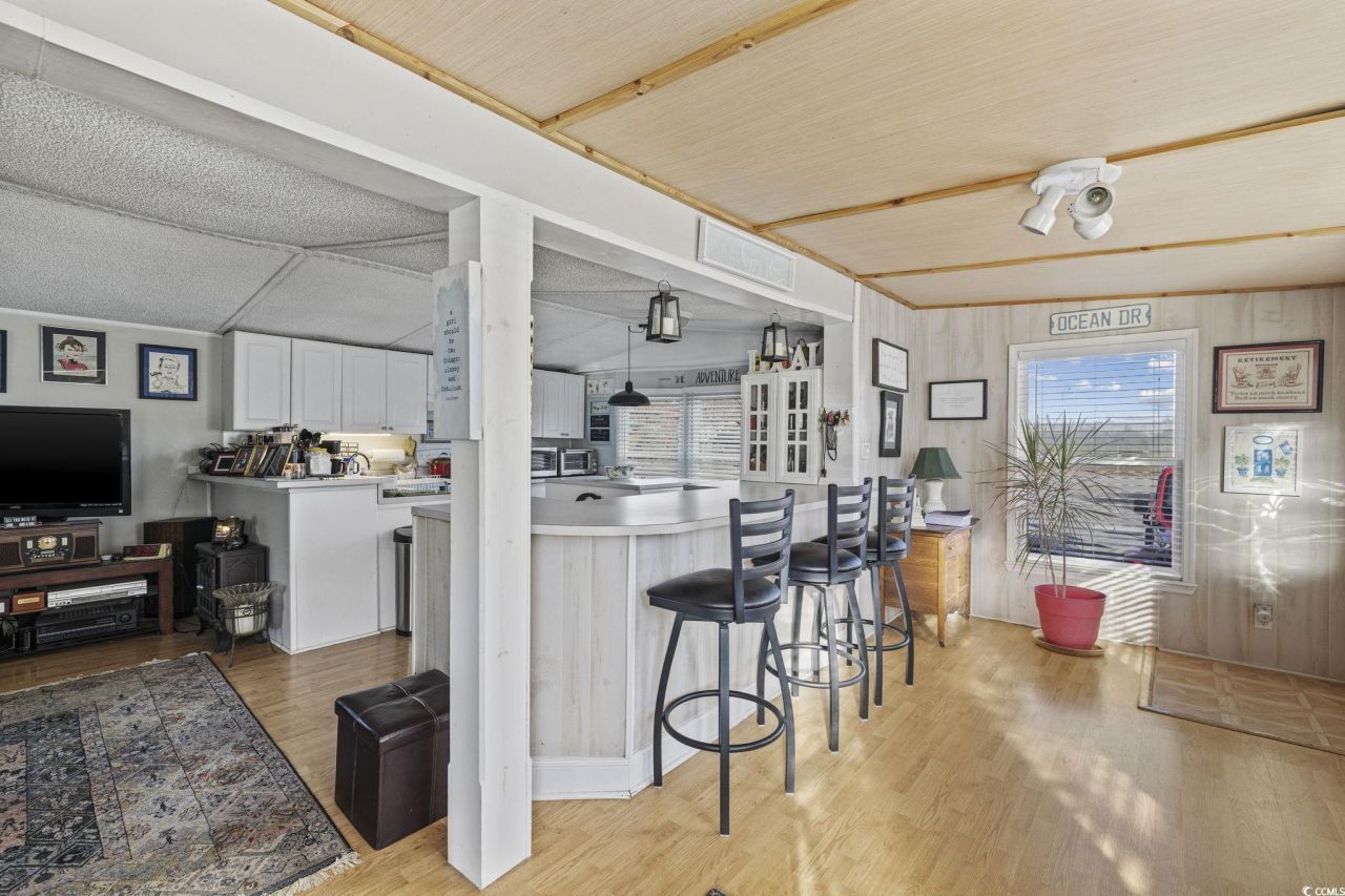 80 Princess Dr. Photo 7