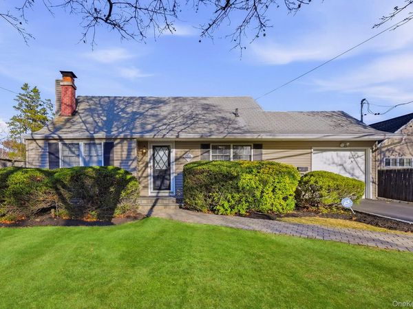 135 E 25th Street, Huntington Station, NY 11746