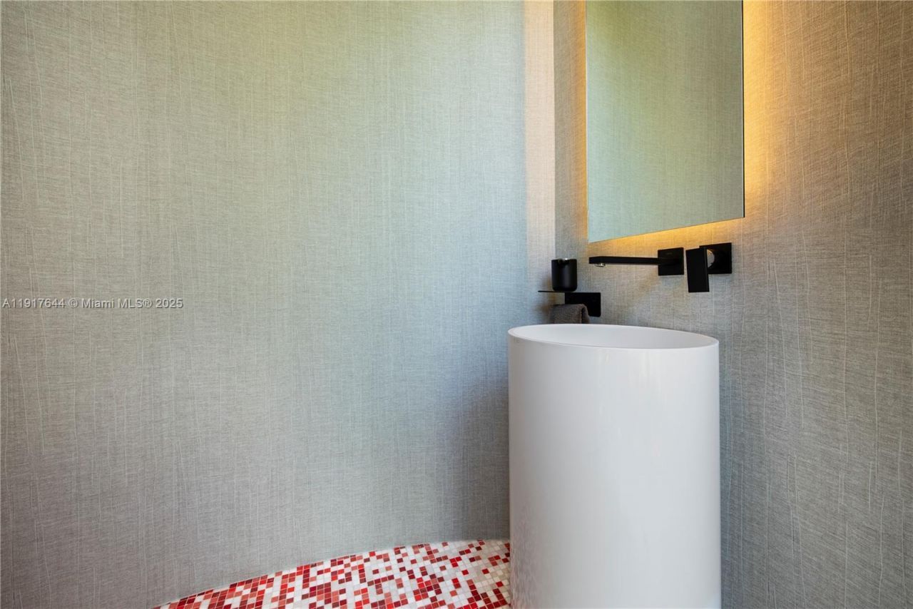 8055 Noremac Ave, Miami Beach, FL 33141 Photo