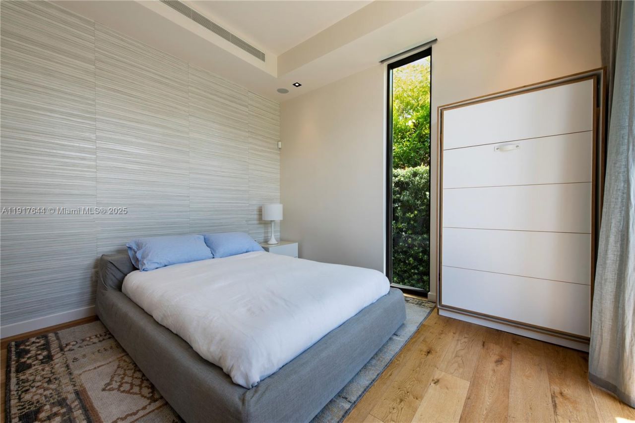 8055 Noremac Ave, Miami Beach, FL 33141 Photo