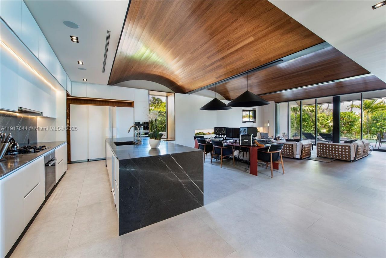 8055 Noremac Ave, Miami Beach, FL 33141 Photo