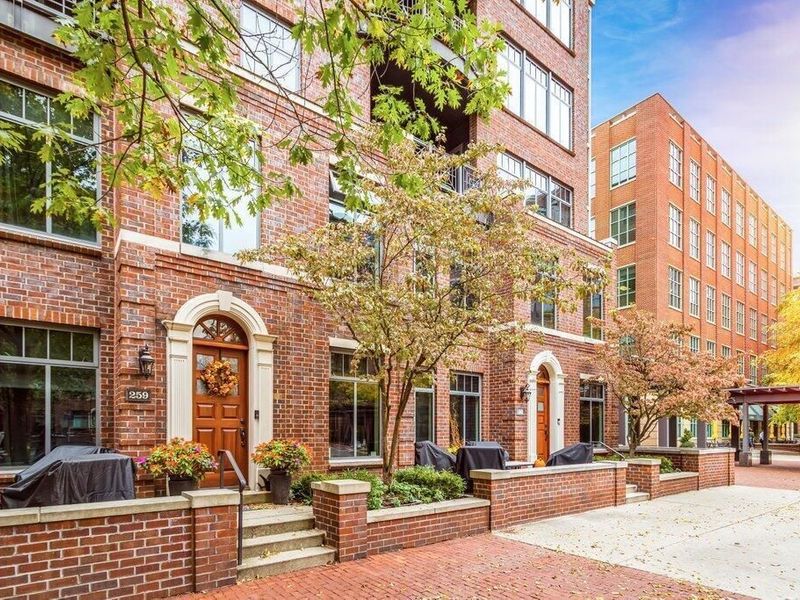 251 Daniel Burnham Square, Unit Unit #259, Columbus, OH 43215 Photo 1