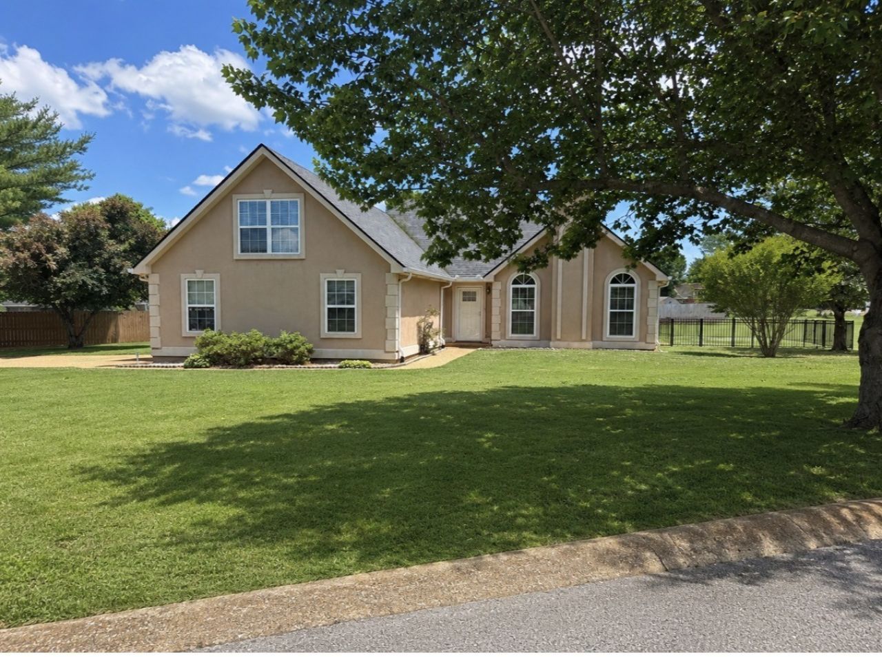 1240 Hunters Point Ln, Spring Hill, TN 37174 Main Photo