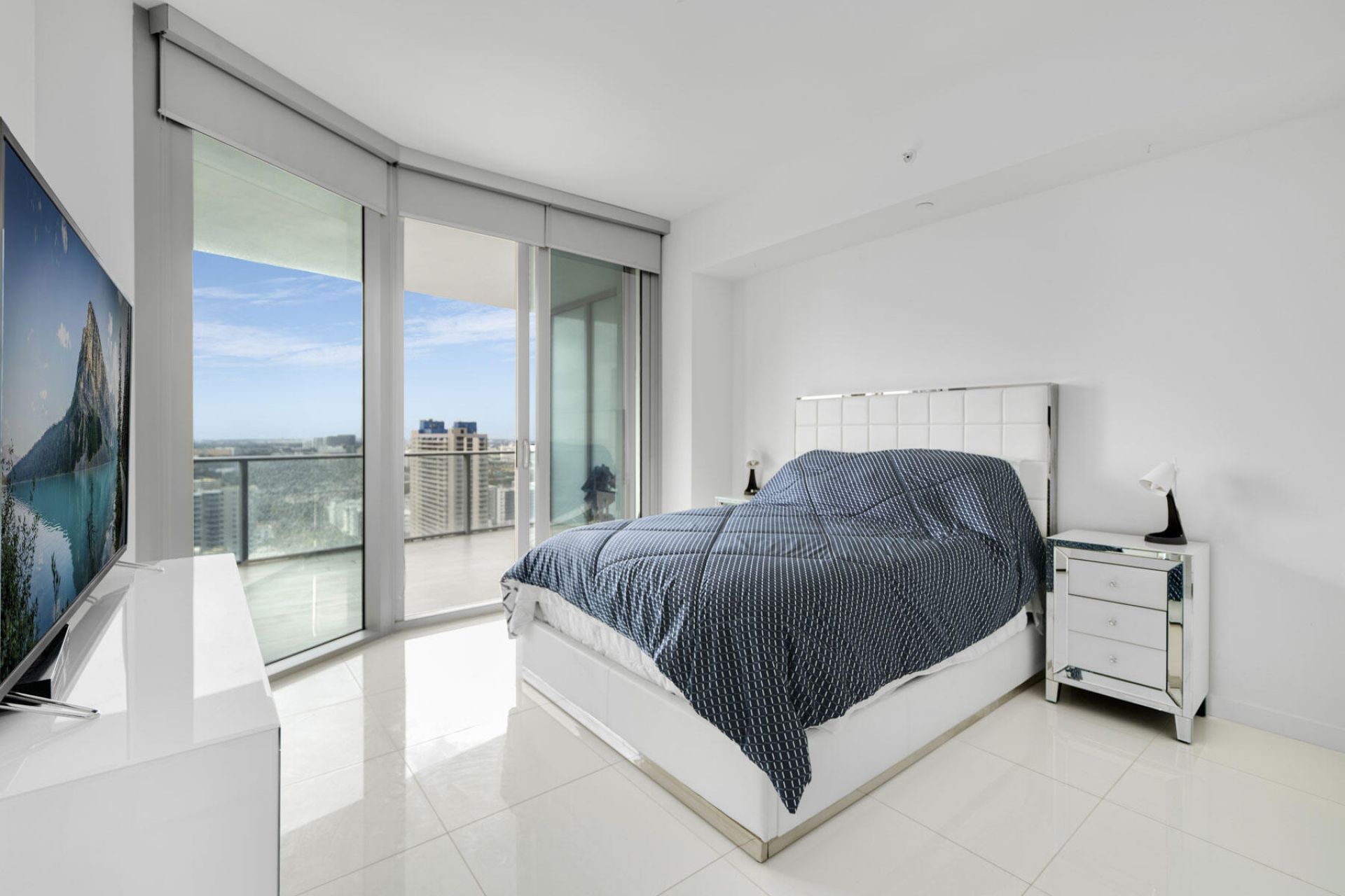 851 NE 1st Avenue, Unit 2410, Miami, FL 33132 Photo