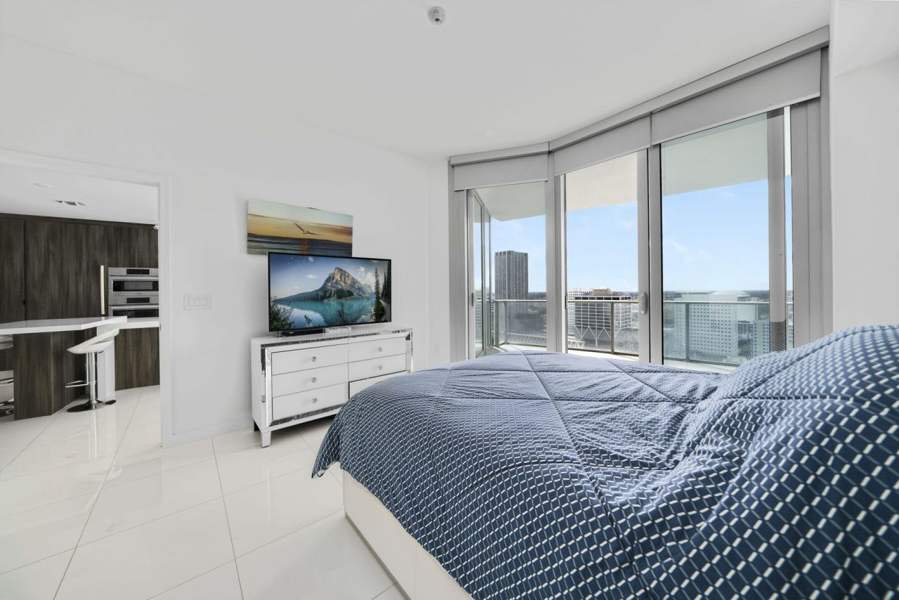 851 NE 1st Avenue, Unit 2410, Miami, FL 33132 Photo