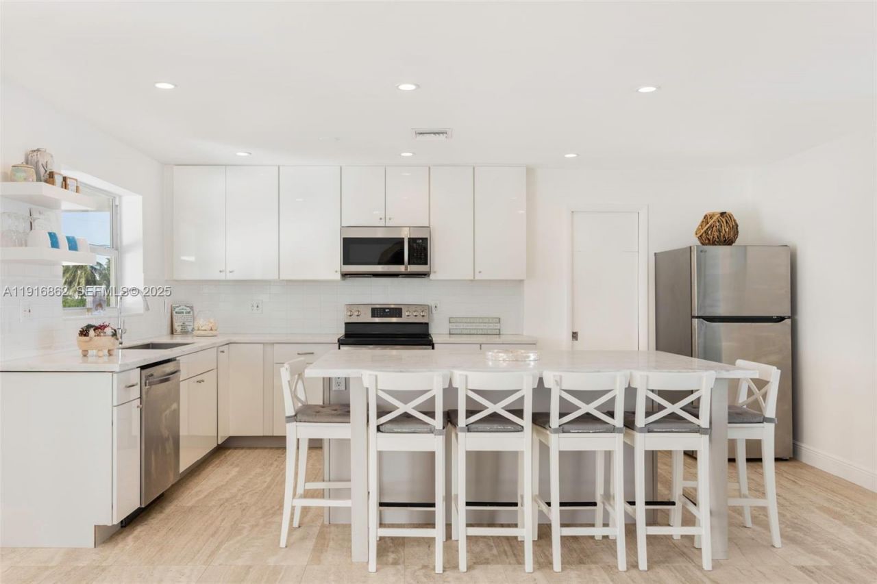 1733 Sunrise Dr, Big Pine Key, FL 33043 Photo