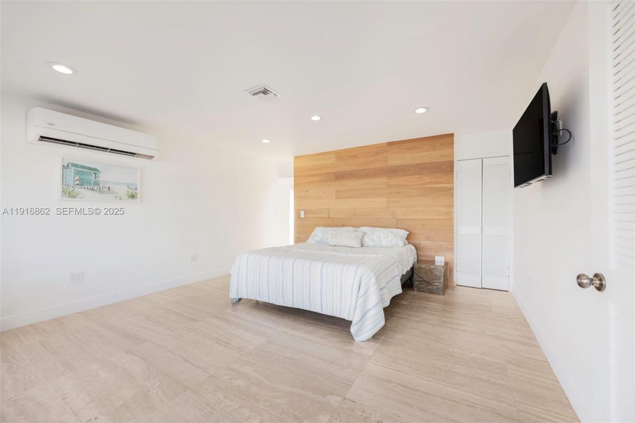 1733 Sunrise Dr, Big Pine Key, FL 33043 Photo