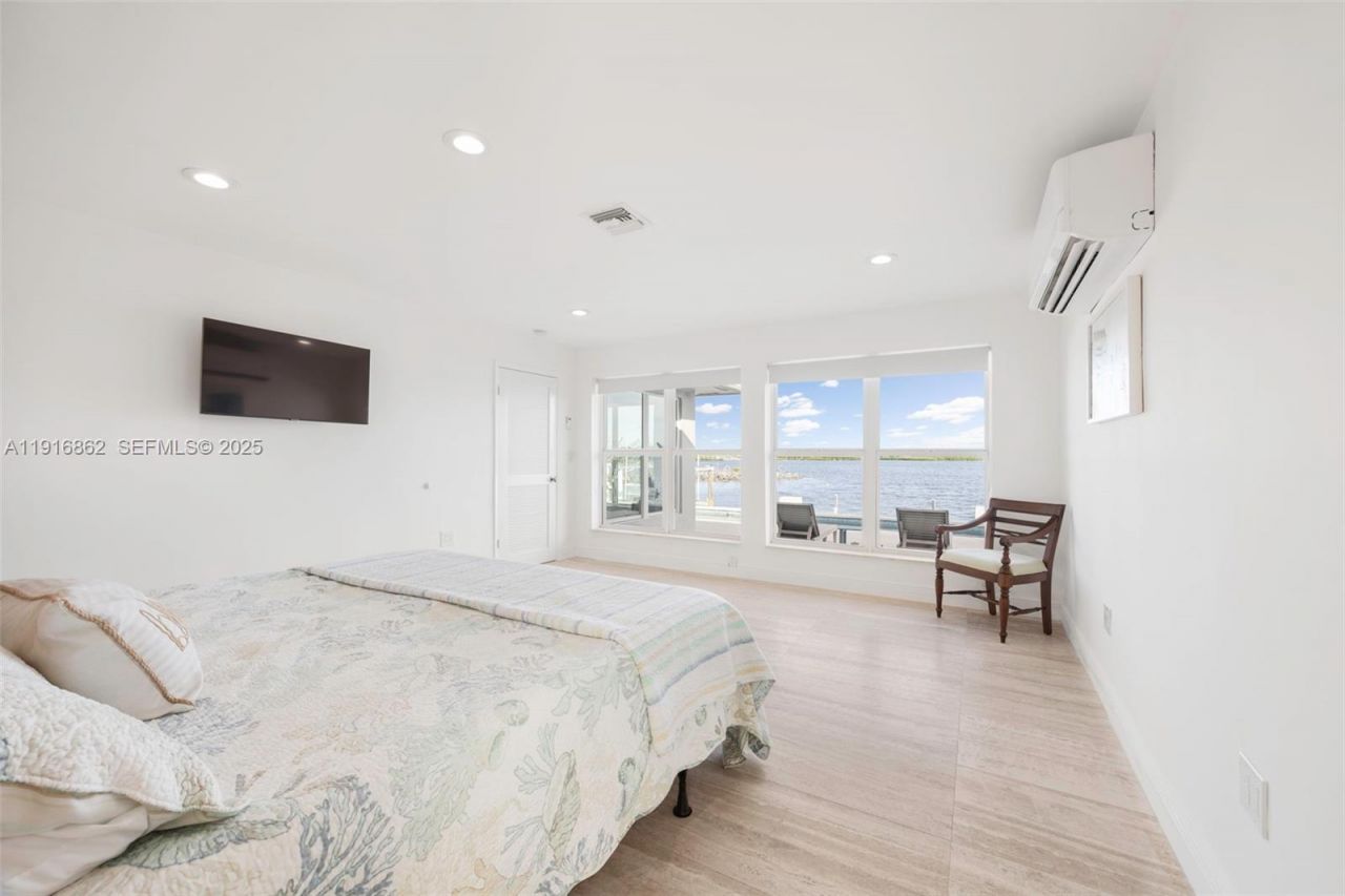 1733 Sunrise Dr, Big Pine Key, FL 33043 Photo