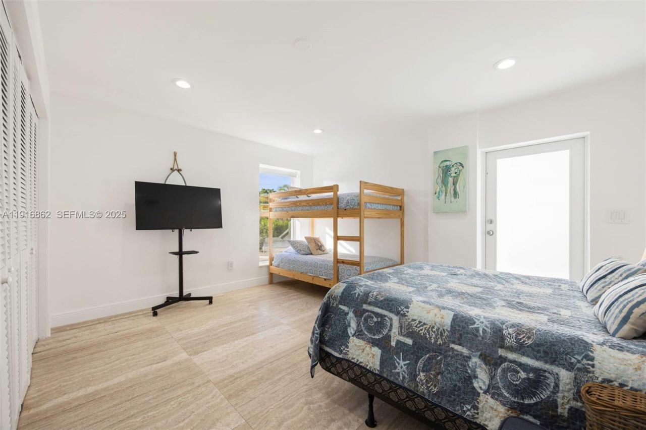 1733 Sunrise Dr, Big Pine Key, FL 33043 Photo