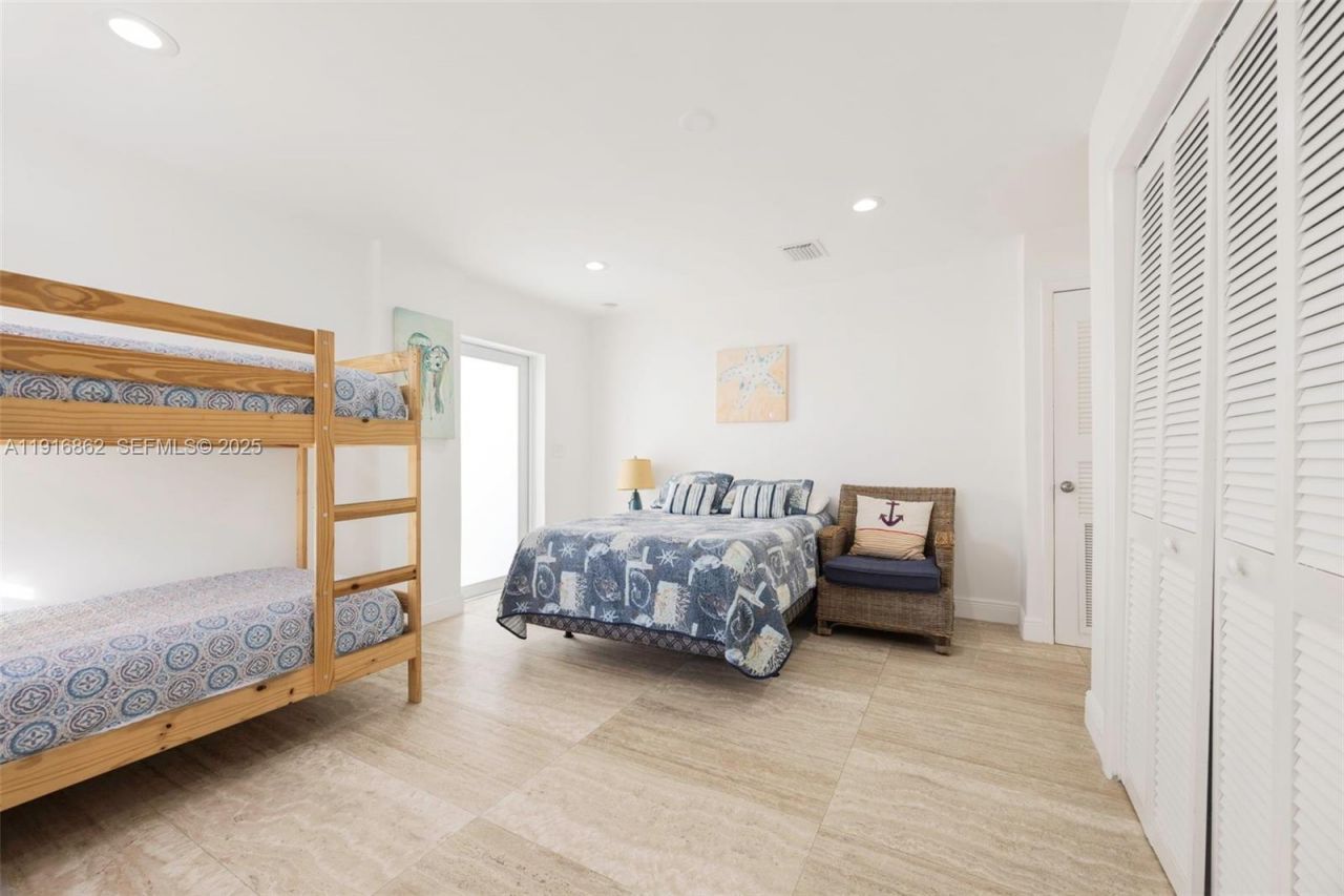 1733 Sunrise Dr, Big Pine Key, FL 33043 Photo