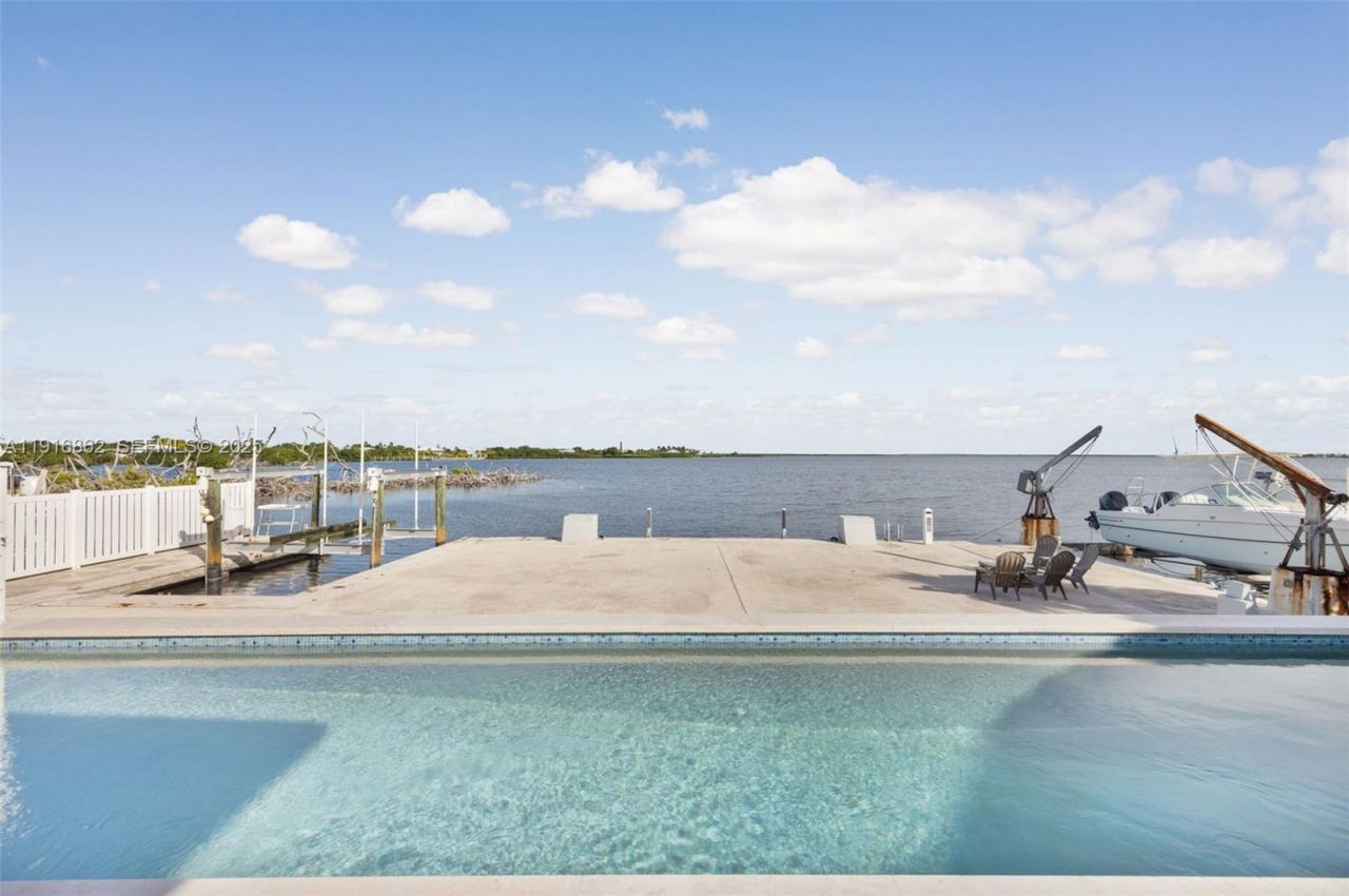 1733 Sunrise Dr, Big Pine Key, FL 33043 Photo