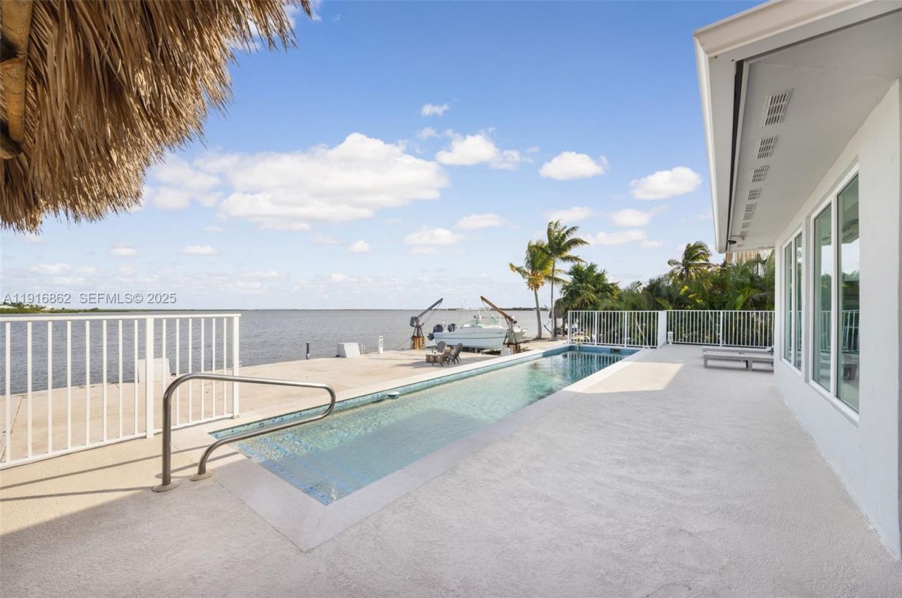 1733 Sunrise Dr, Big Pine Key, FL 33043 Photo