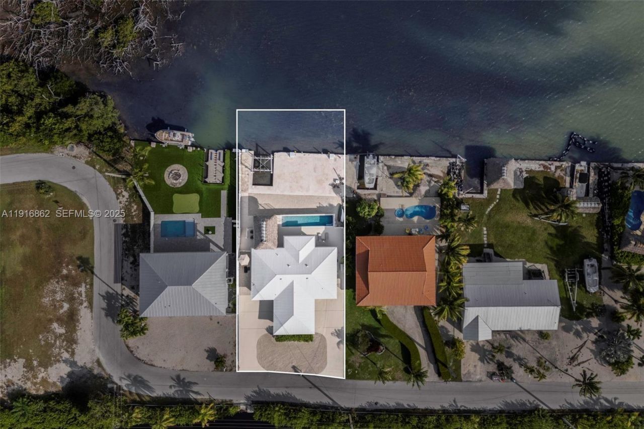 1733 Sunrise Dr, Big Pine Key, FL 33043 Photo