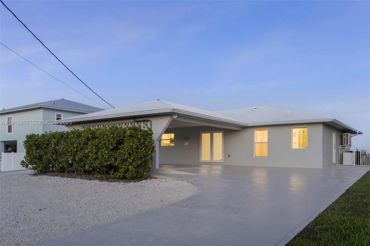 1733 Sunrise Dr, Big Pine Key, FL 33043 Photo