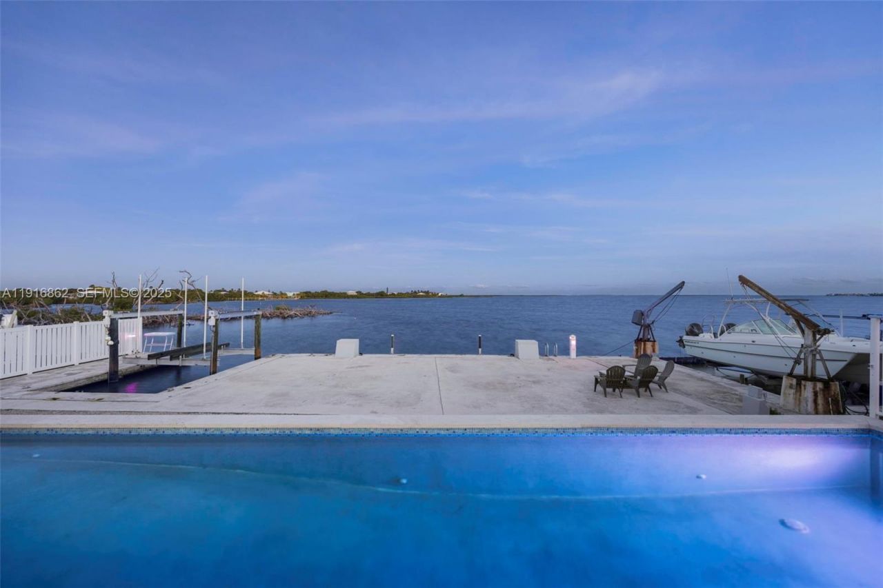 1733 Sunrise Dr, Big Pine Key, FL 33043 Photo