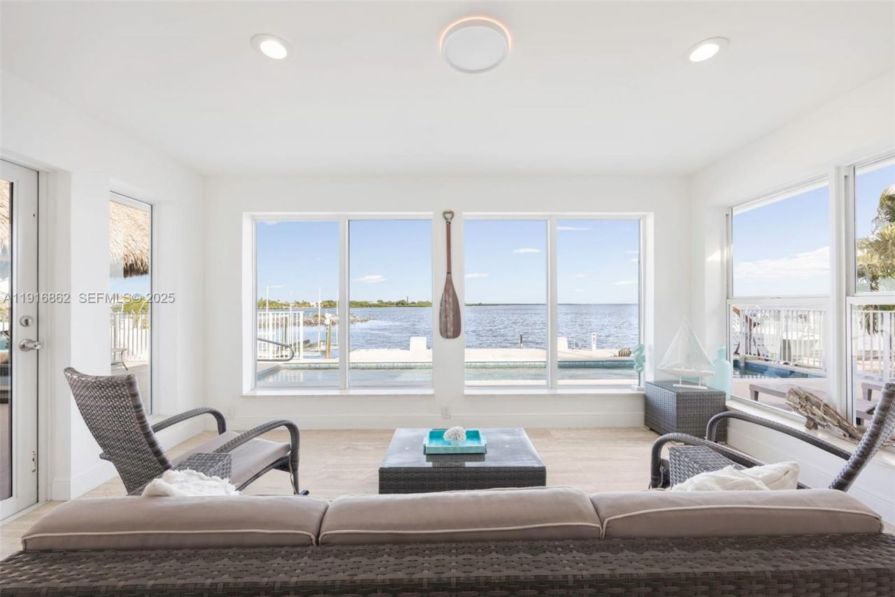 1733 Sunrise Dr, Big Pine Key, FL 33043 Photo