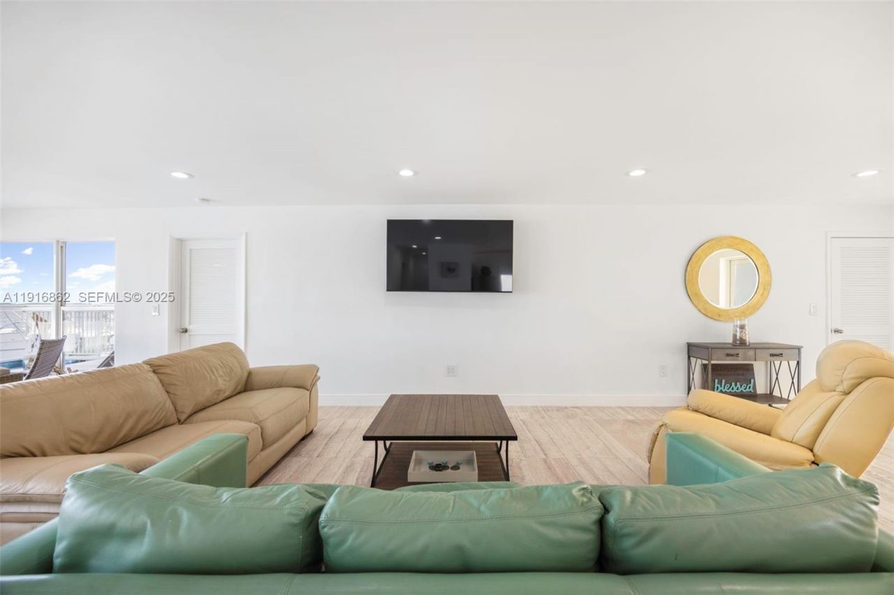 1733 Sunrise Dr, Big Pine Key, FL 33043 Photo