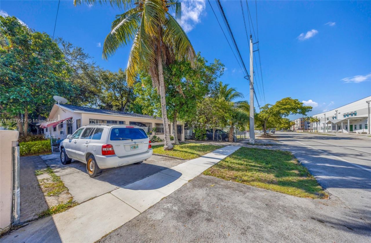 760-762 NE 131 St, North Miami, FL 33161 Photo