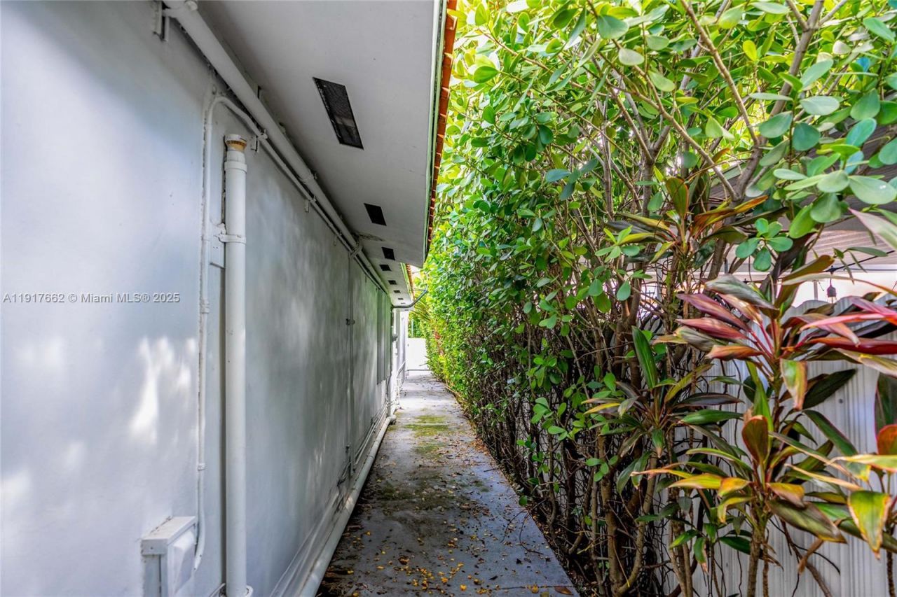 1360 SW 16th St, Miami, FL 33145 Photo