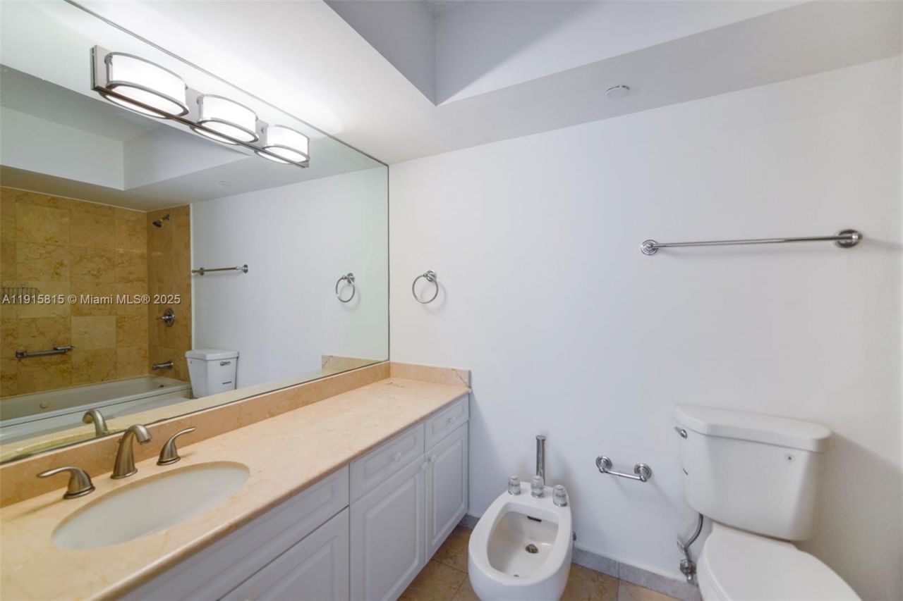 5900 Collins Ave, Unit 506, Miami Beach, FL 33140 Photo