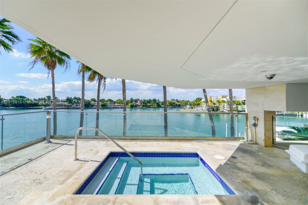 5900 Collins Ave, Unit 506, Miami Beach, FL 33140 Photo