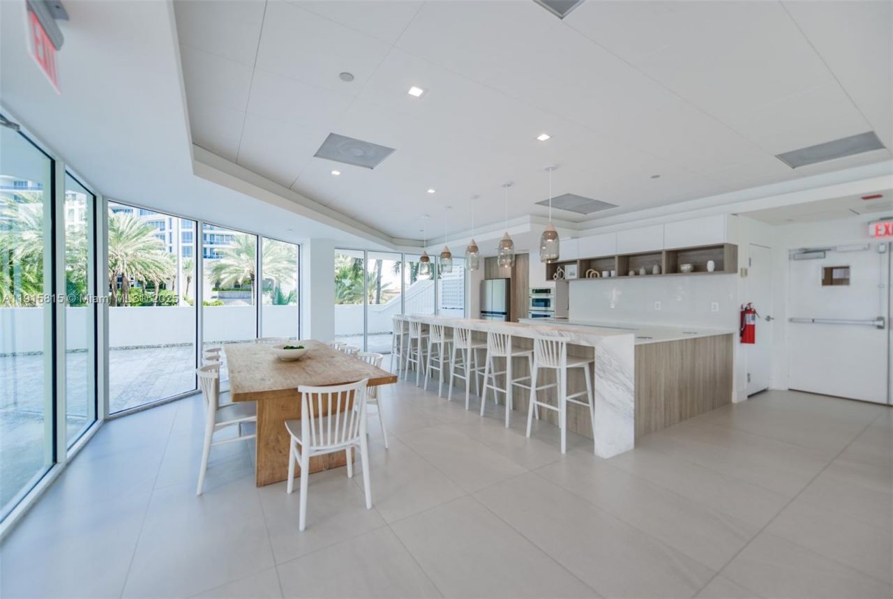 5900 Collins Ave, Unit 506, Miami Beach, FL 33140 Photo