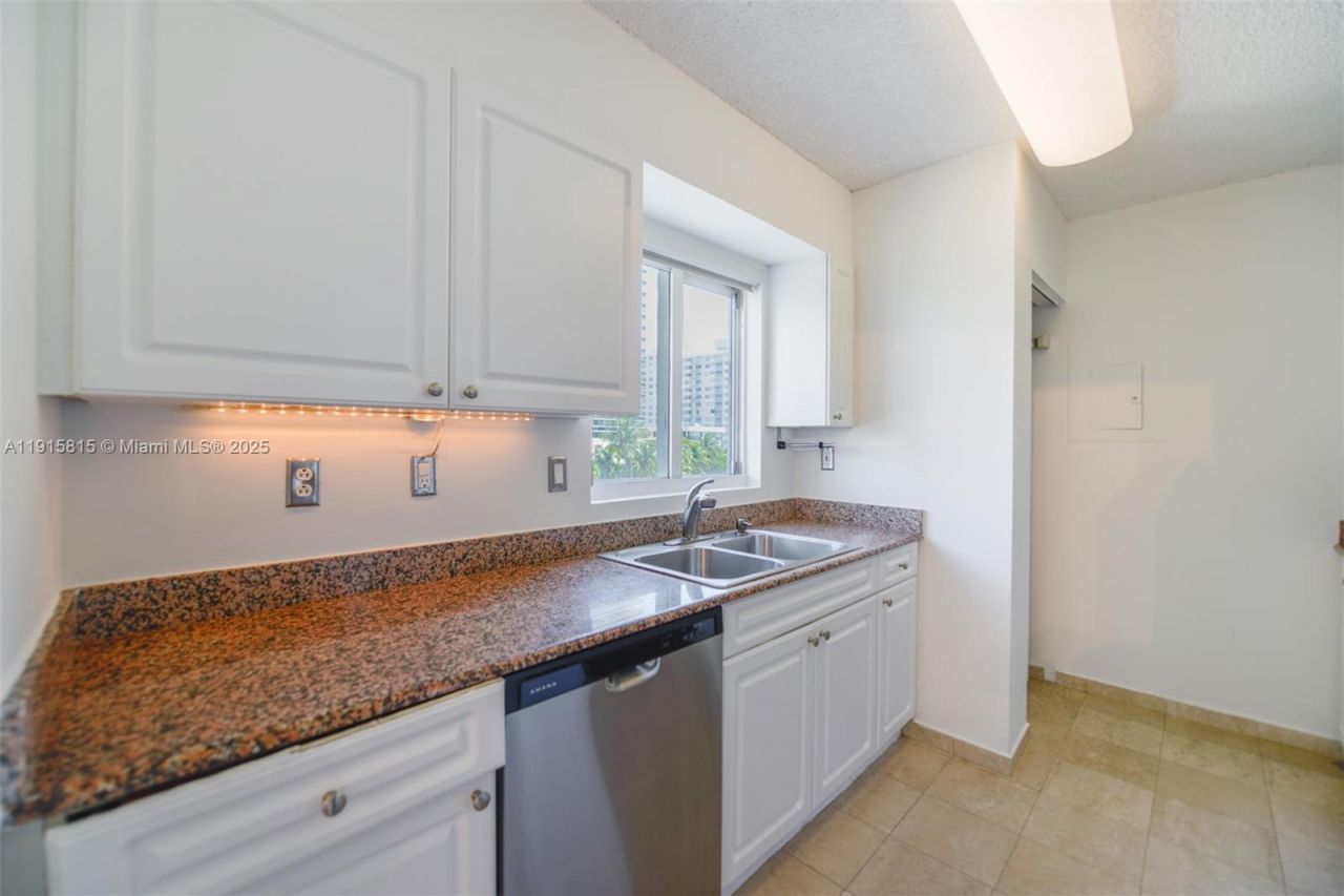 5900 Collins Ave, Unit 506, Miami Beach, FL 33140 Photo