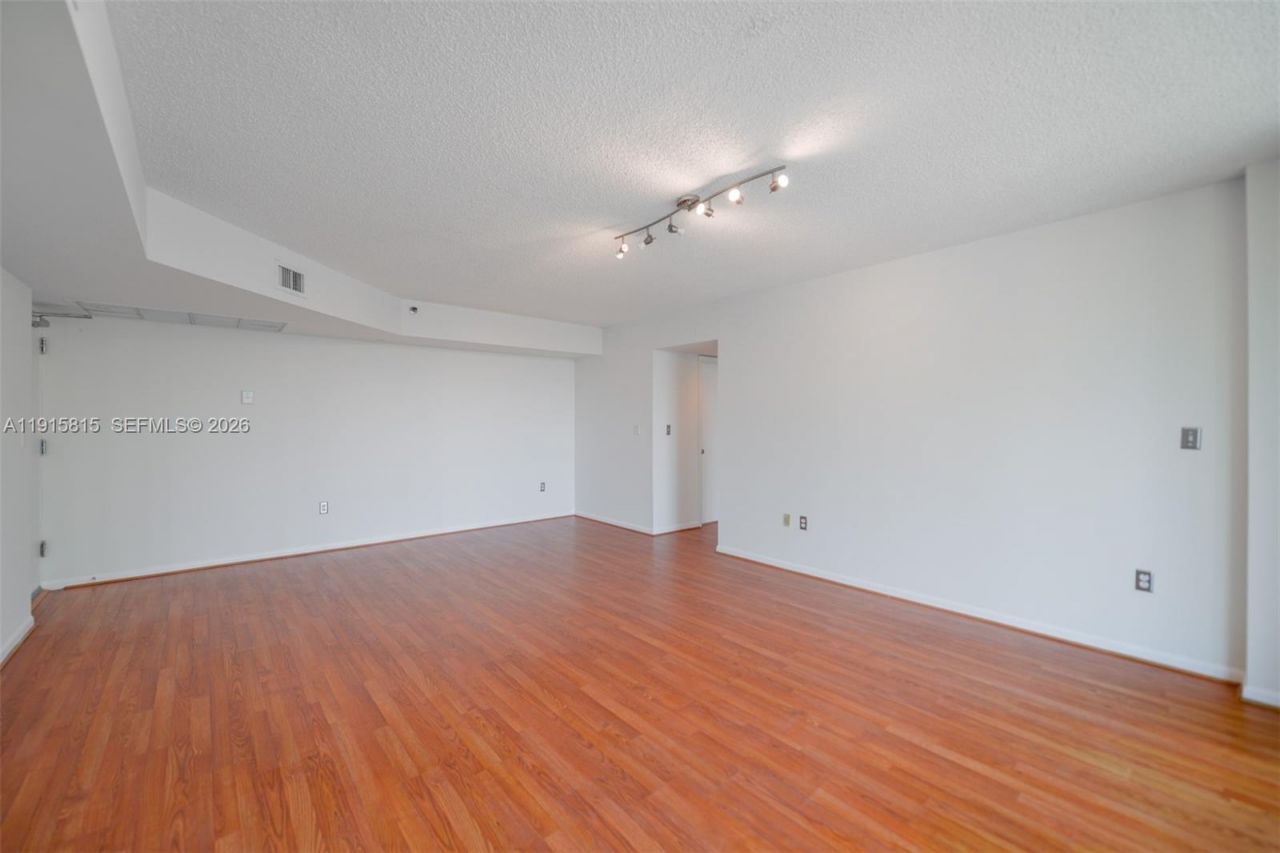 5900 Collins Ave, Unit 506, Miami Beach, FL 33140 Photo