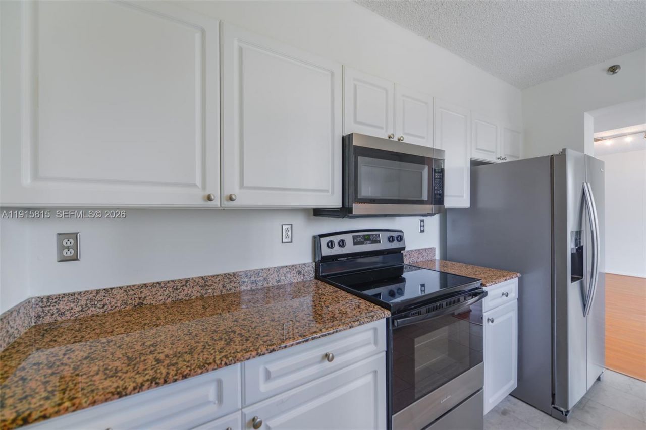 5900 Collins Ave, Unit 506, Miami Beach, FL 33140 Photo
