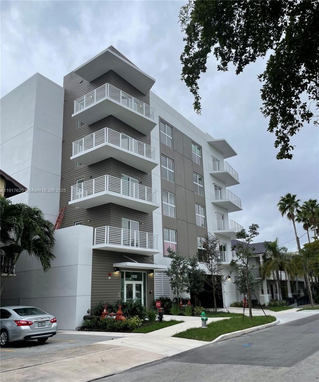 1938 Jackson St, Unit 403, Hollywood, FL 33020 Photo