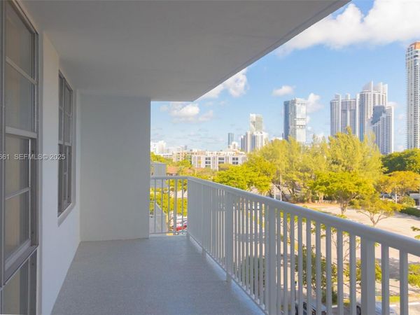 231 174th St, Unit 617, Sunny Isles Beach, FL 33160