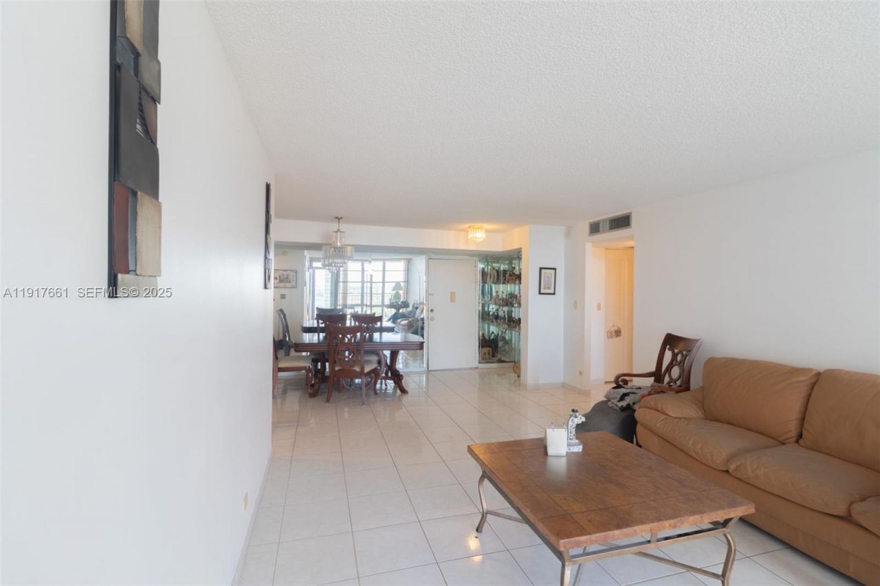 231 174th St, Unit 617, Sunny Isles Beach, FL 33160 Photo