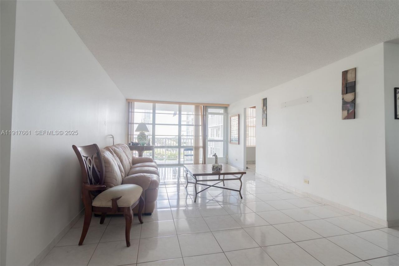 231 174th St, Unit 617, Sunny Isles Beach, FL 33160 Photo