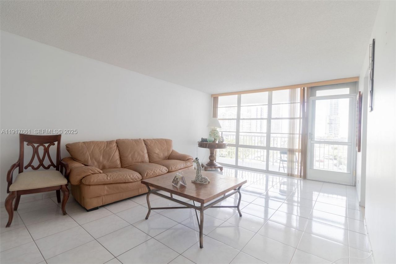 231 174th St, Unit 617, Sunny Isles Beach, FL 33160 Photo