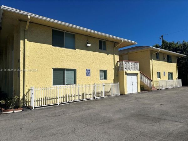 724 NE 4th St, Hallandale Beach, FL 33009