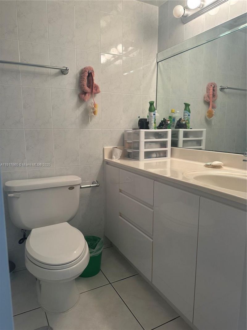 724 NE 4th St, Hallandale Beach, FL 33009 Photo