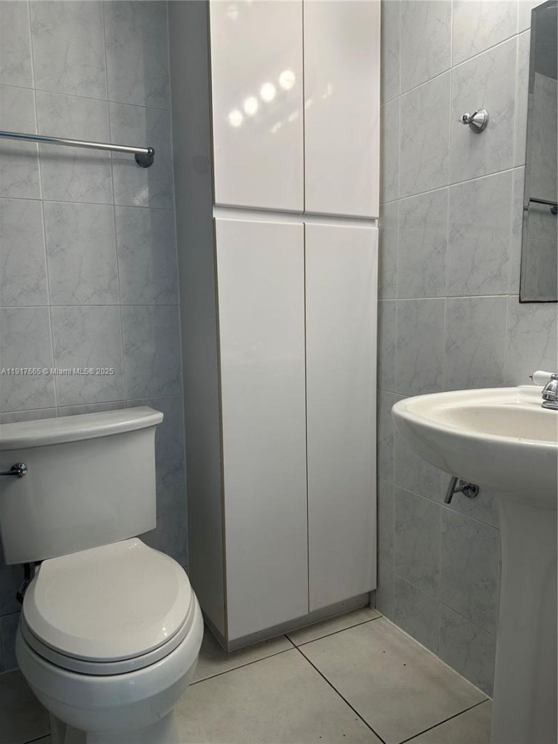 724 NE 4th St, Hallandale Beach, FL 33009 Photo