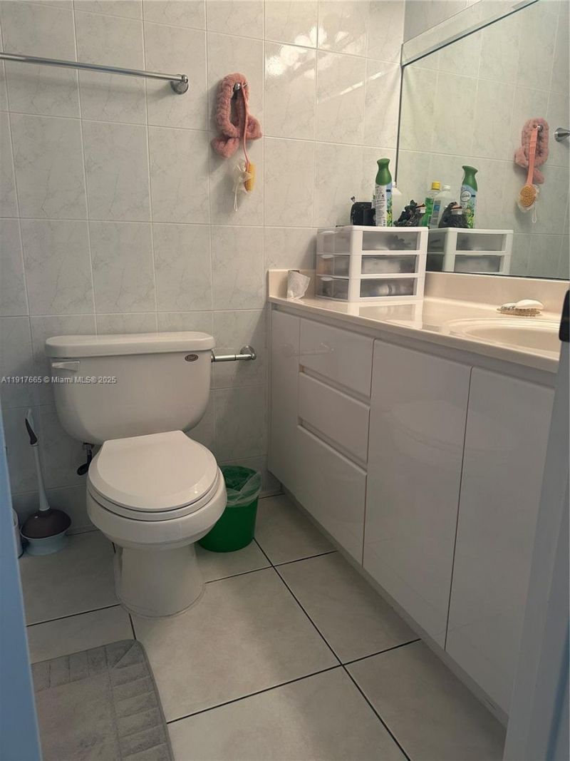 724 NE 4th St, Hallandale Beach, FL 33009 Photo