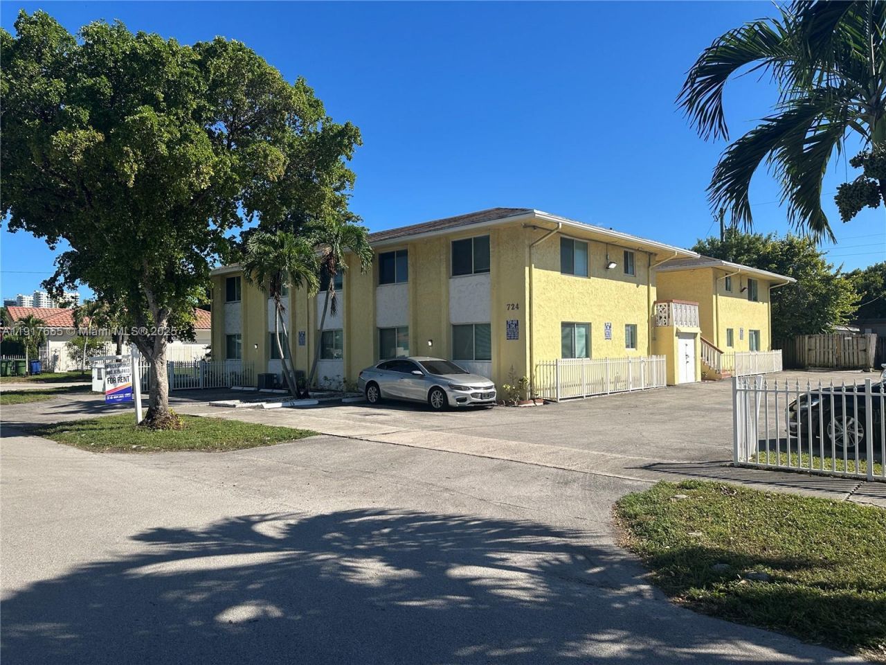 724 NE 4th St, Hallandale Beach, FL 33009 Photo