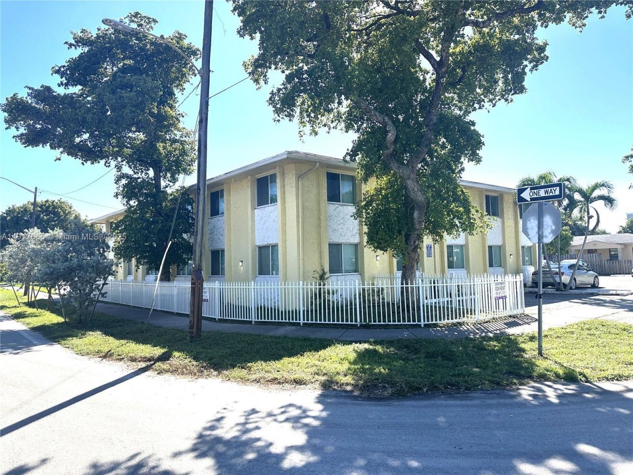 724 NE 4th St, Hallandale Beach, FL 33009 Photo