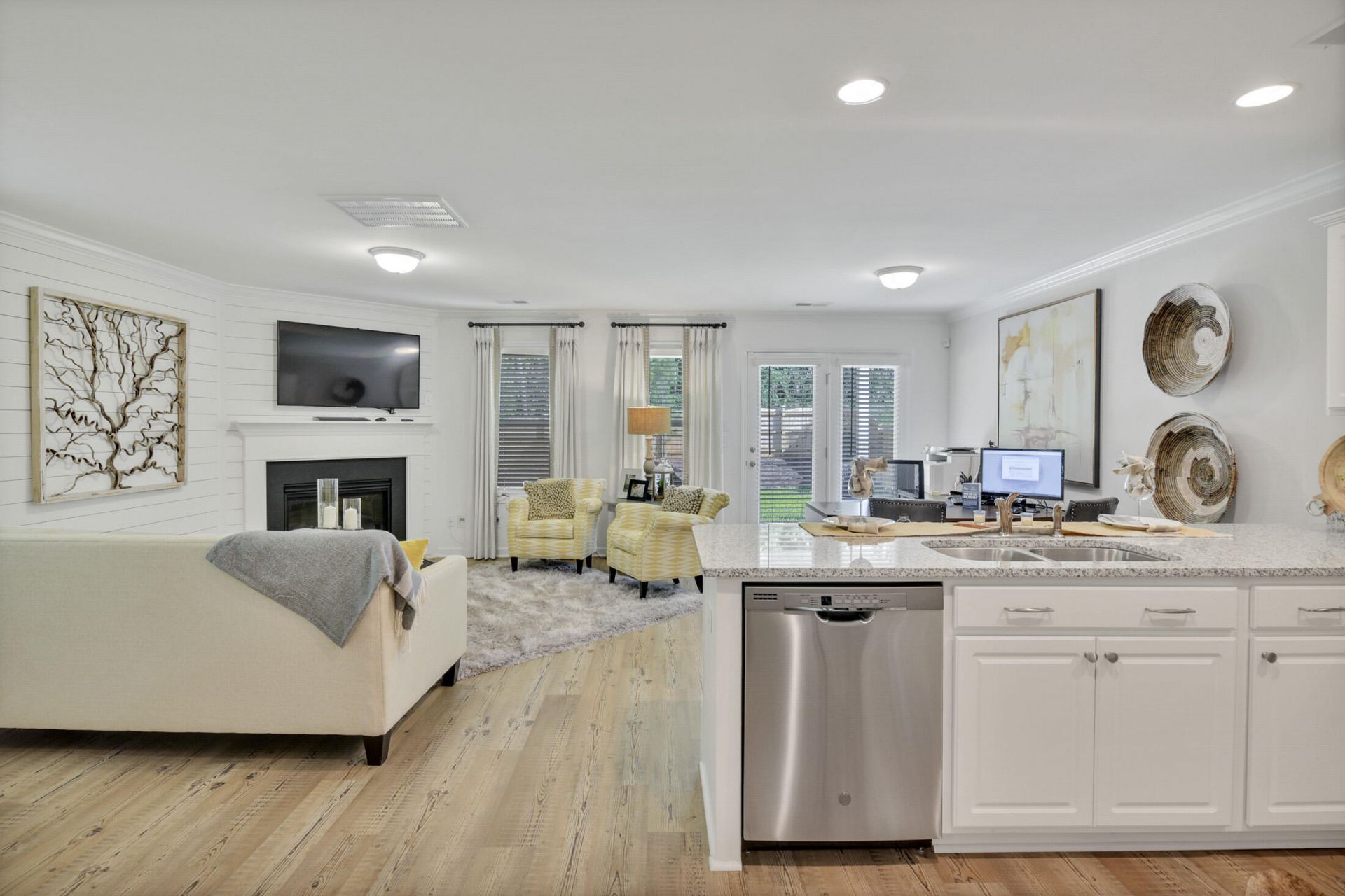 226 Central Creek Drive Photo 7