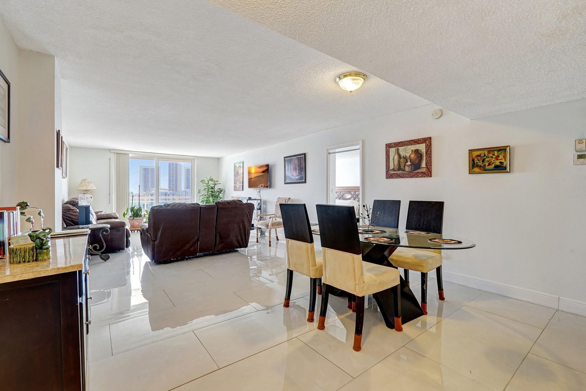 437 Golden Isles Drive, Unit 15G, Hallandale Beach, FL 33009 Photo