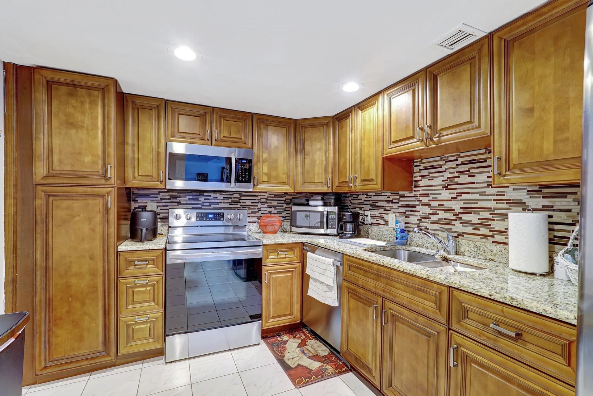 437 Golden Isles Drive, Unit 15G, Hallandale Beach, FL 33009 Photo