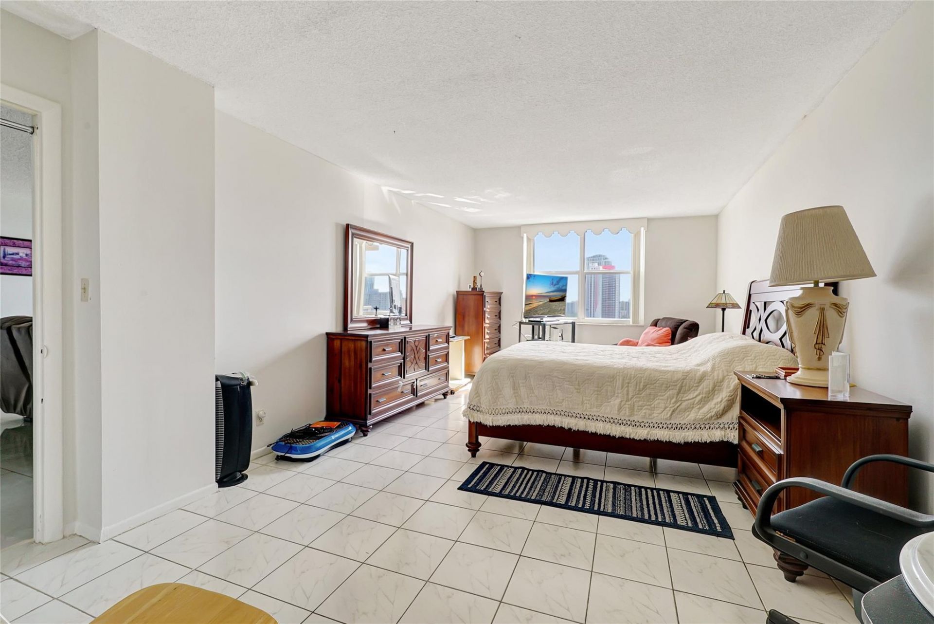 437 Golden Isles Drive, Unit 15G, Hallandale Beach, FL 33009 Photo