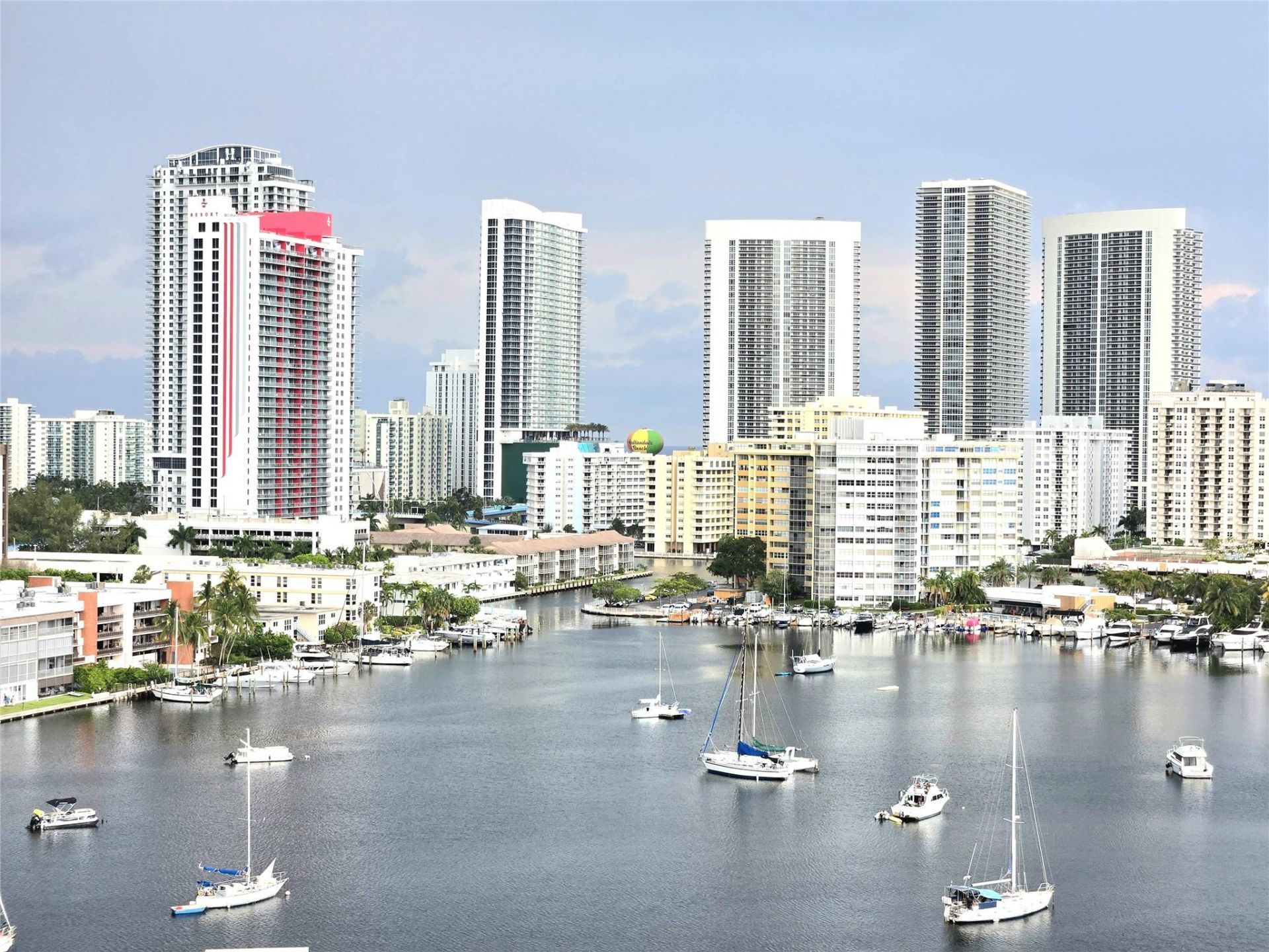 437 Golden Isles Drive, Unit 15G, Hallandale Beach, FL 33009 Photo