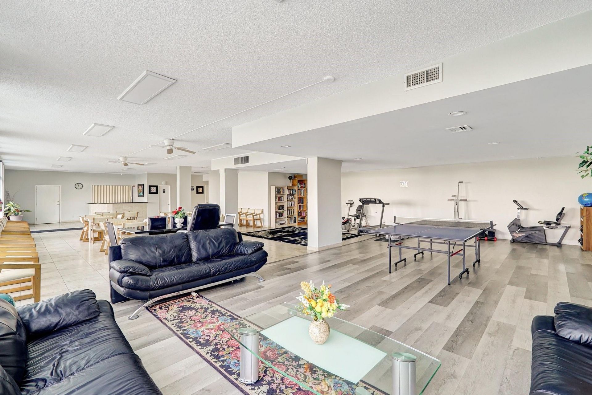 437 Golden Isles Drive, Unit 15G, Hallandale Beach, FL 33009 Photo